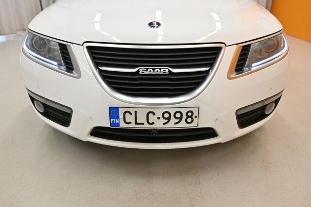 Valkoinen Sedan, Saab 9-5 – CLC-998