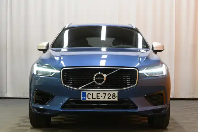 Sininen Maastoauto, Volvo XC60 – CLE-728