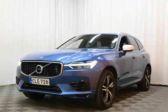 Sininen Maastoauto, Volvo XC60 – CLE-728