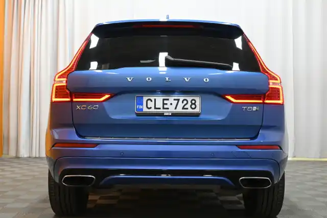 Sininen Maastoauto, Volvo XC60 – CLE-728