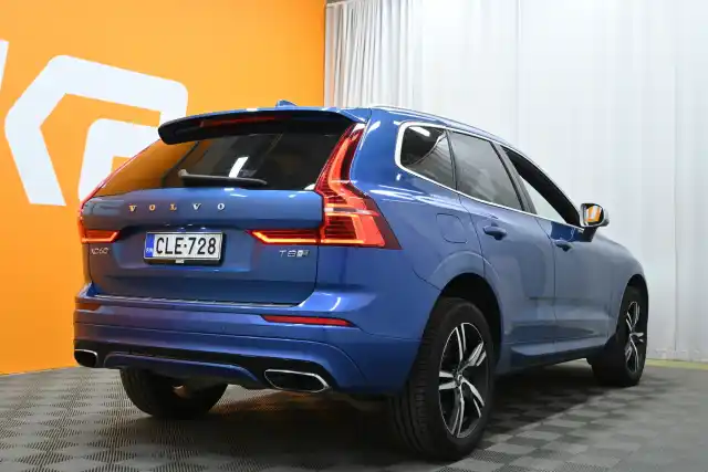 Sininen Maastoauto, Volvo XC60 – CLE-728