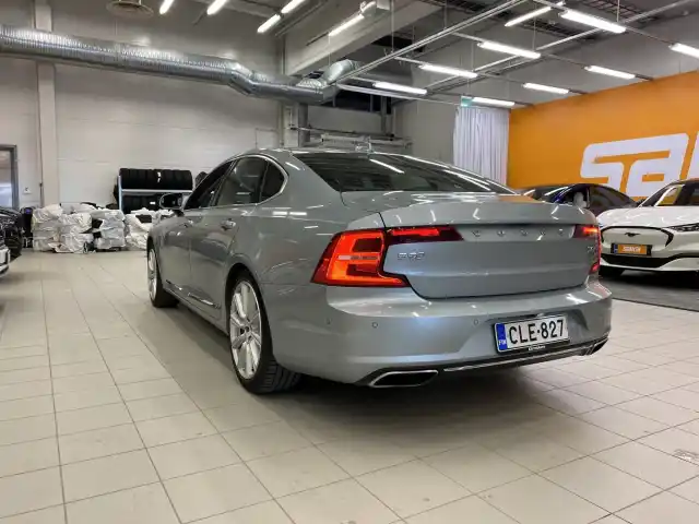 Harmaa Sedan, Volvo S90 – CLE-827