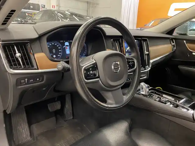 Harmaa Sedan, Volvo S90 – CLE-827