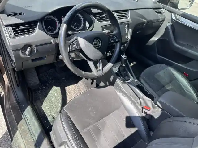 Ruskea Farmari, Skoda Octavia – CLH-570