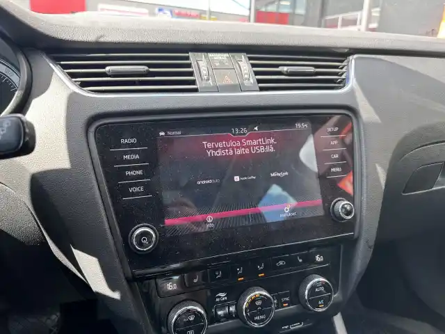 Ruskea Farmari, Skoda Octavia – CLH-570