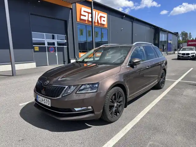 Ruskea Farmari, Skoda Octavia – CLH-570