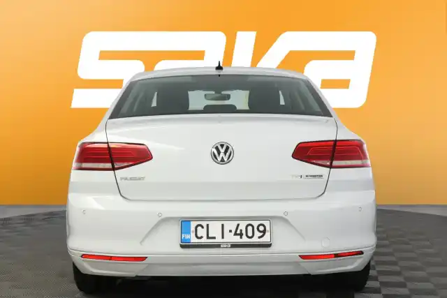 Valkoinen Sedan, Volkswagen Passat – CLI-409