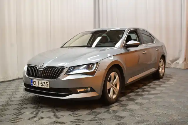 Harmaa Sedan, Skoda Superb – CLI-535