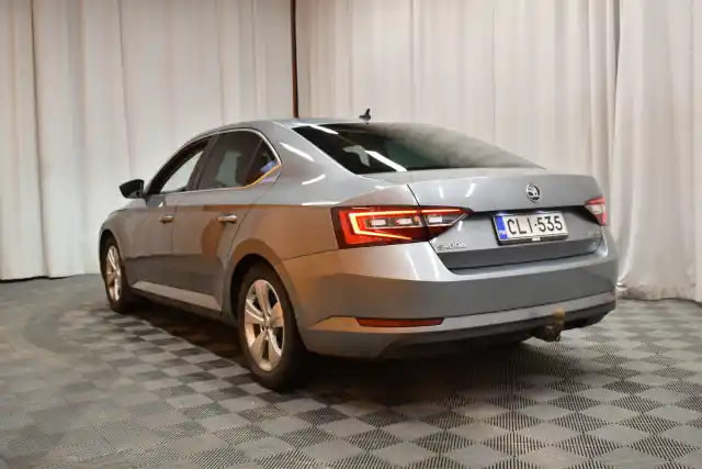 Harmaa Sedan, Skoda Superb – CLI-535