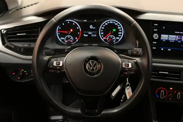 Valkoinen Viistoperä, Volkswagen Polo – CLJ-141