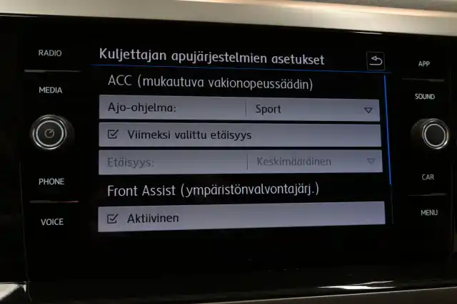 Valkoinen Viistoperä, Volkswagen Polo – CLJ-141