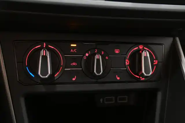 Valkoinen Viistoperä, Volkswagen Polo – CLJ-141