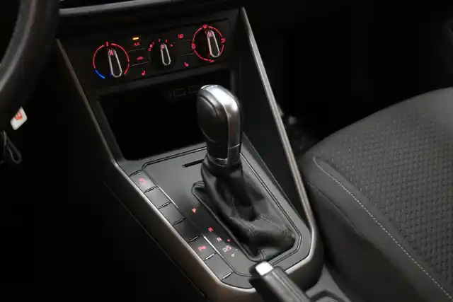 Valkoinen Viistoperä, Volkswagen Polo – CLJ-141