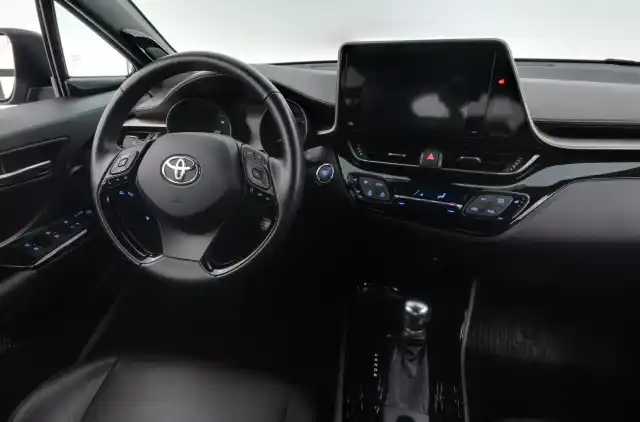 Harmaa Maastoauto, Toyota C-HR – CLJ-736