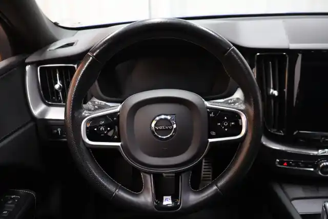 Sininen Maastoauto, Volvo XC60 – CLK-778