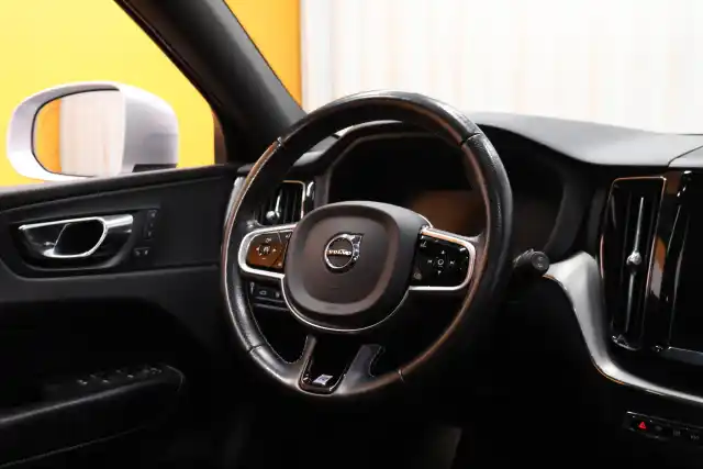 Sininen Maastoauto, Volvo XC60 – CLK-778