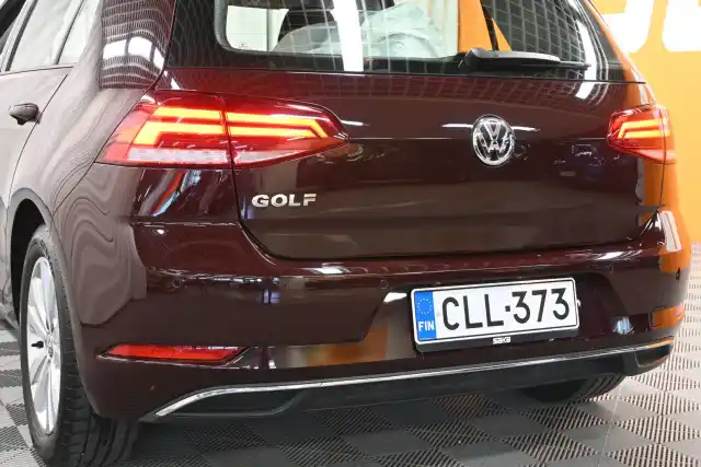 Musta Viistoperä, Volkswagen Golf – CLL-373