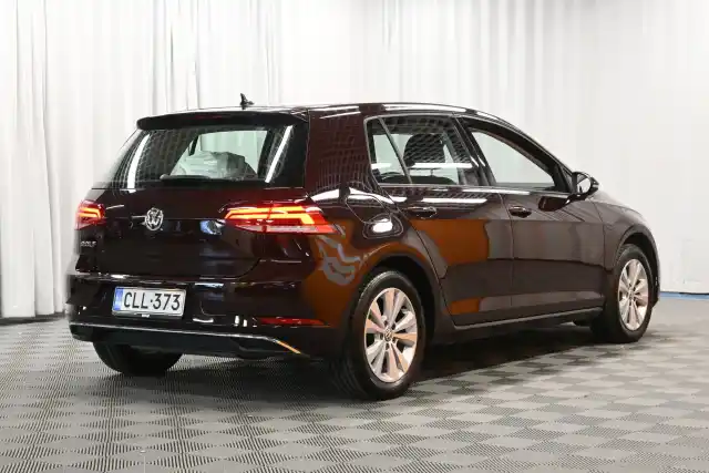 Musta Viistoperä, Volkswagen Golf – CLL-373