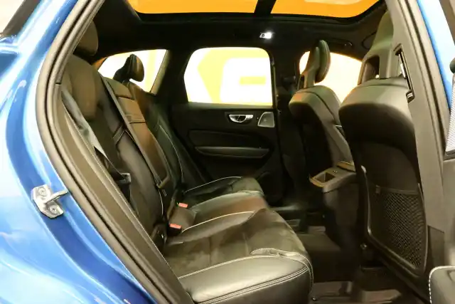 Sininen Maastoauto, Volvo XC60 – CLM-805