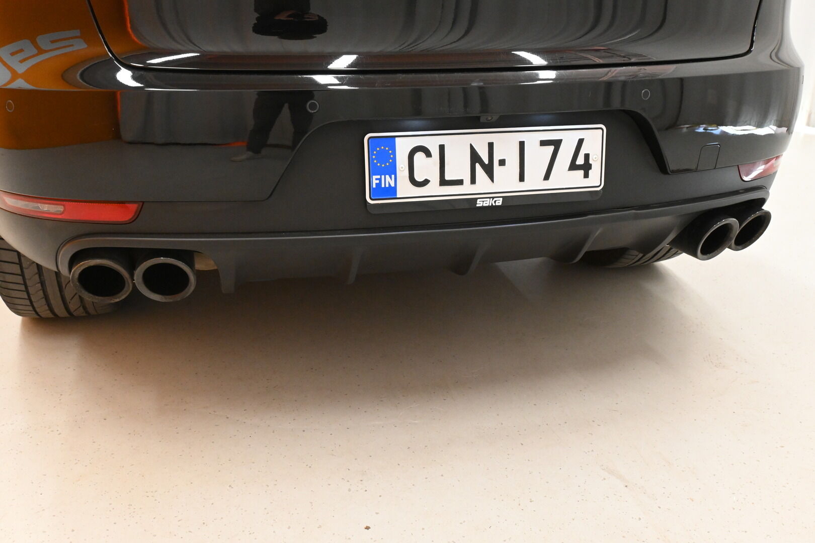 Musta Maastoauto, Porsche Macan – CLN-174