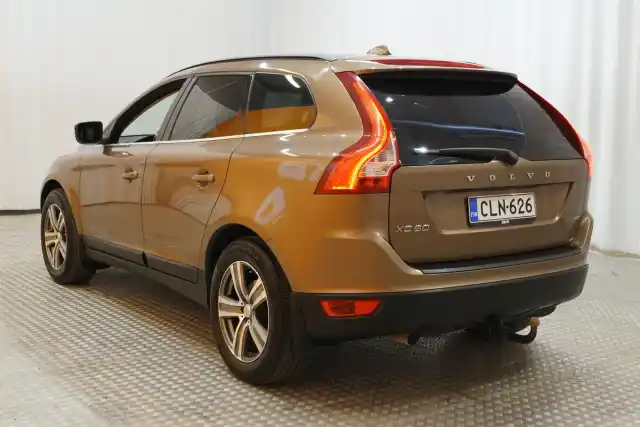 Ruskea (beige) Maastoauto, Volvo XC60 – CLN-626