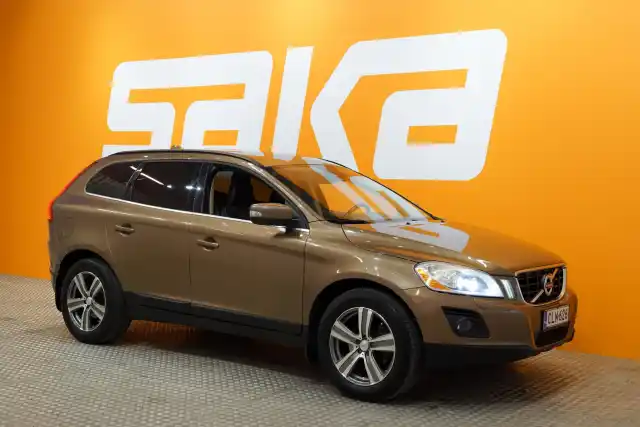 Ruskea (beige) Maastoauto, Volvo XC60 – CLN-626