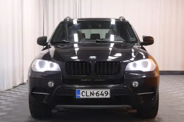 Musta Maastoauto, BMW X5 – CLN-649