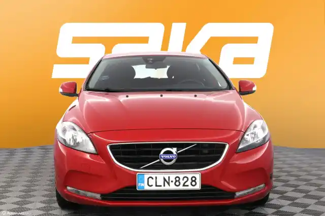 Punainen Viistoperä, Volvo V40 – CLN-828