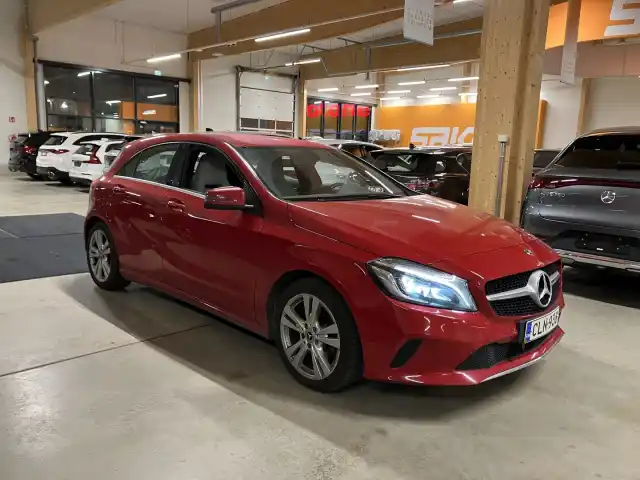 Punainen Viistoperä, Mercedes-Benz A – CLN-938