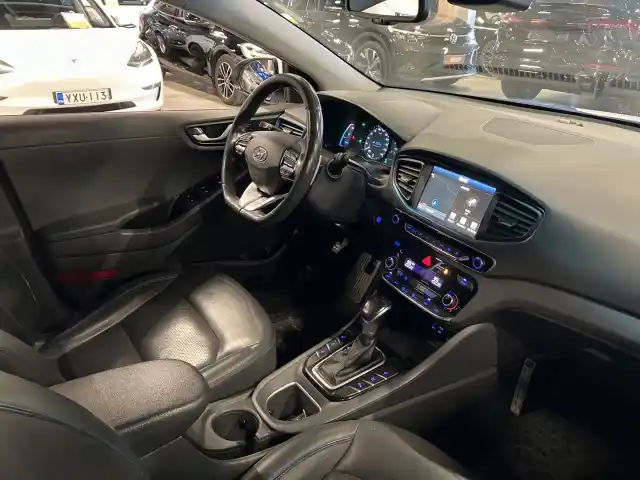 Valkoinen Viistoperä, Hyundai IONIQ hybrid – CLO-735