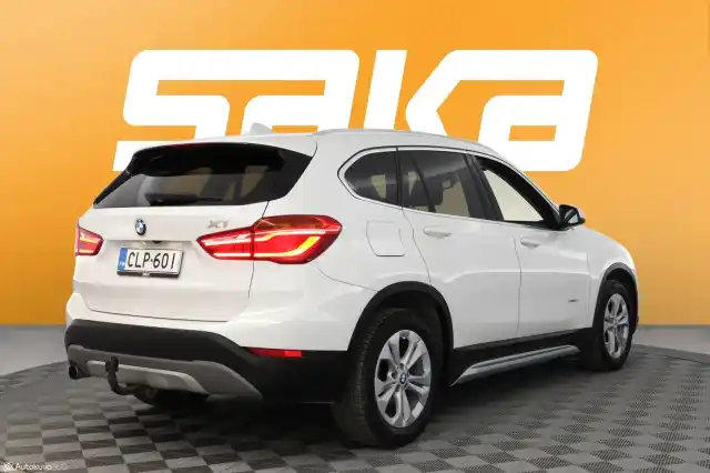Valkoinen Maastoauto, BMW X1 – CLP-601