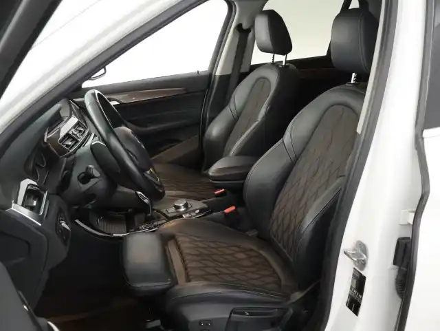 Valkoinen Maastoauto, BMW X1 – CLP-601