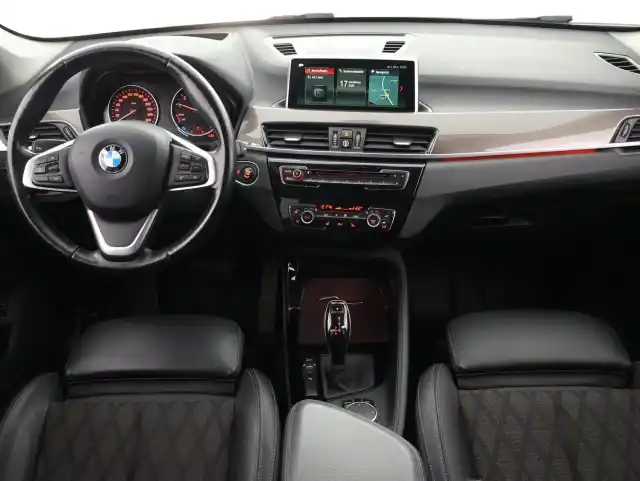 Valkoinen Maastoauto, BMW X1 – CLP-601