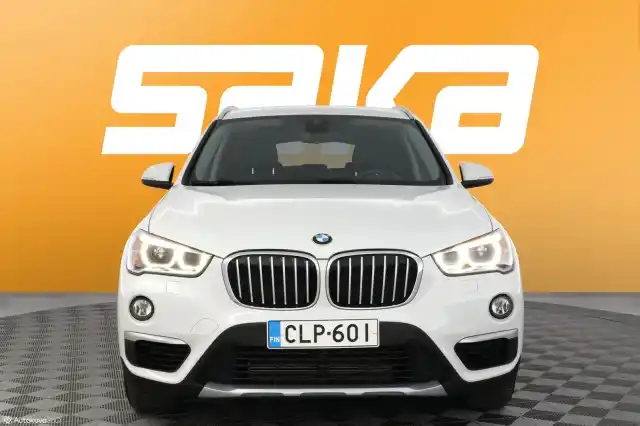 Valkoinen Maastoauto, BMW X1 – CLP-601