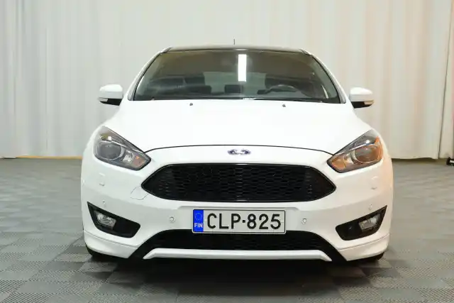 Valkoinen Viistoperä, Ford Focus – CLP-825