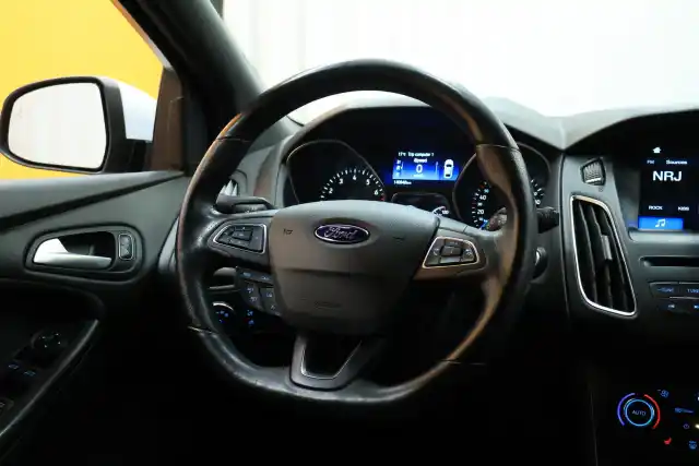 Valkoinen Viistoperä, Ford Focus – CLP-825