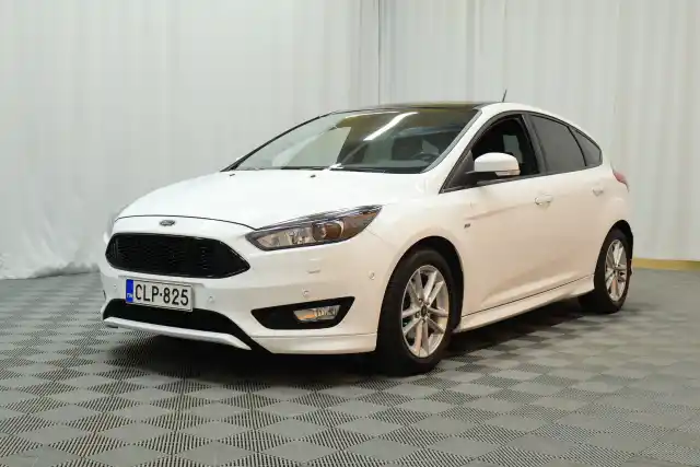 Valkoinen Viistoperä, Ford Focus – CLP-825