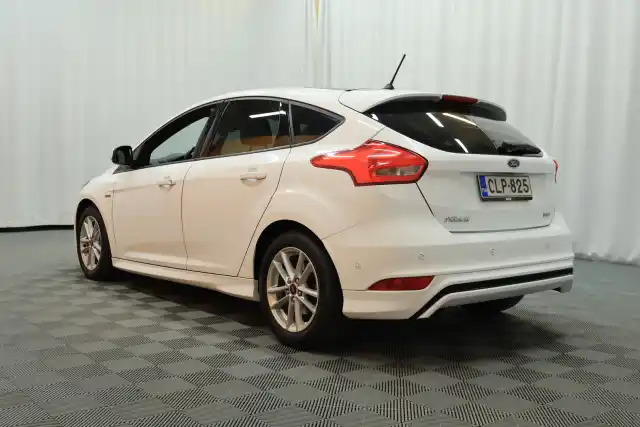 Valkoinen Viistoperä, Ford Focus – CLP-825