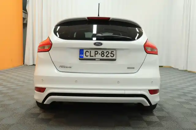 Valkoinen Viistoperä, Ford Focus – CLP-825