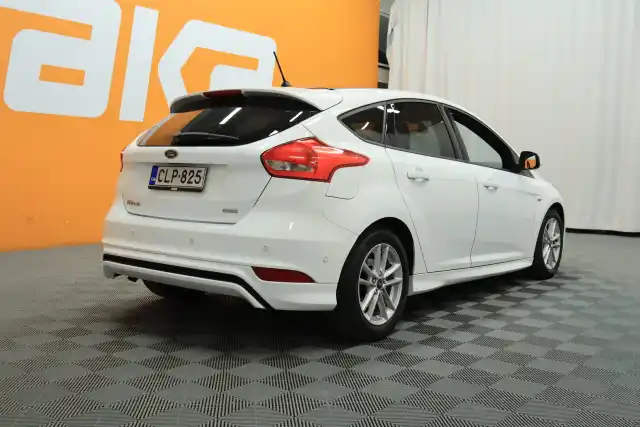 Valkoinen Viistoperä, Ford Focus – CLP-825