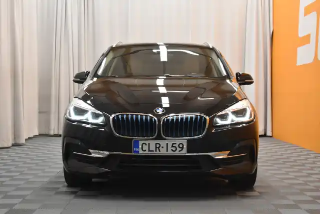 Musta Tila-auto, BMW 225 – CLR-159
