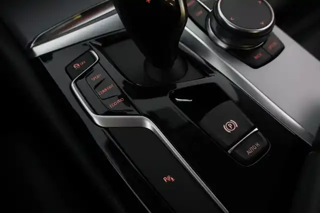 Hopea Sedan, BMW 520 – CLR-237