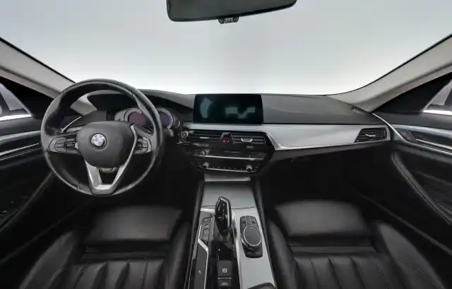 Hopea Sedan, BMW 520 – CLR-237