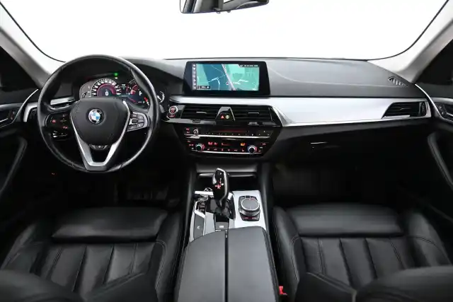 Valkoinen Sedan, BMW 520 – CLR-258