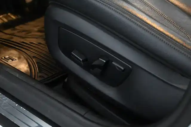 Valkoinen Sedan, BMW 520 – CLR-258