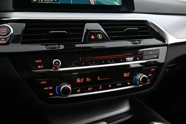 Valkoinen Sedan, BMW 520 – CLR-258