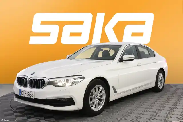 Valkoinen Sedan, BMW 520 – CLR-258