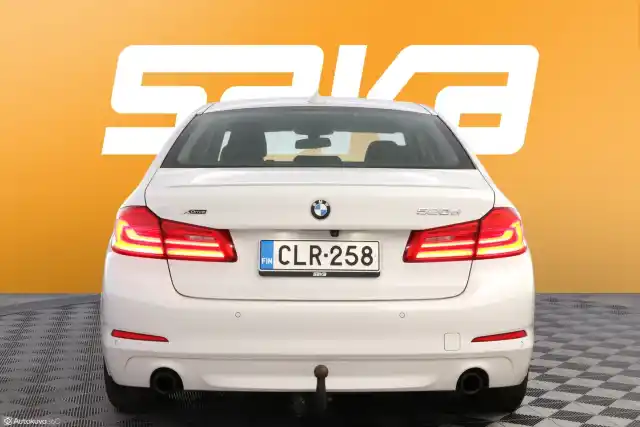 Valkoinen Sedan, BMW 520 – CLR-258