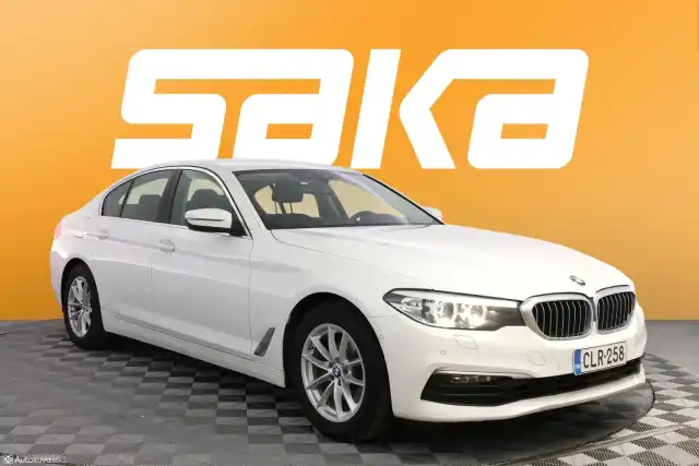 Valkoinen Sedan, BMW 520 – CLR-258
