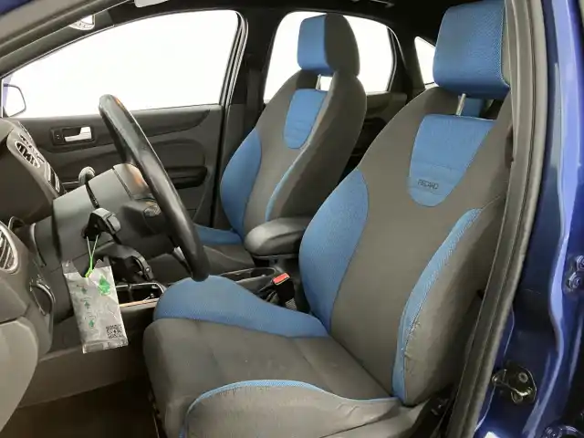 Sininen Viistoperä, Ford Focus – CLR-373